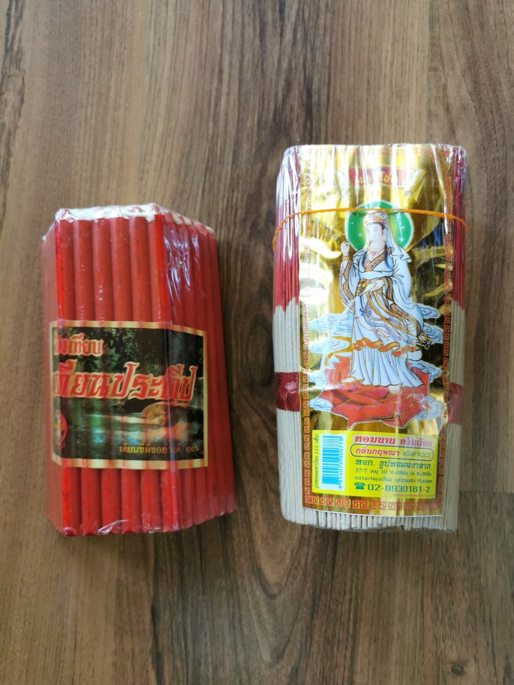 Candele: Rote Räucherstäbchen und Kerzen – Nuovo (secondo la descrizione) da Glattfelden venduto da sut_q8d2