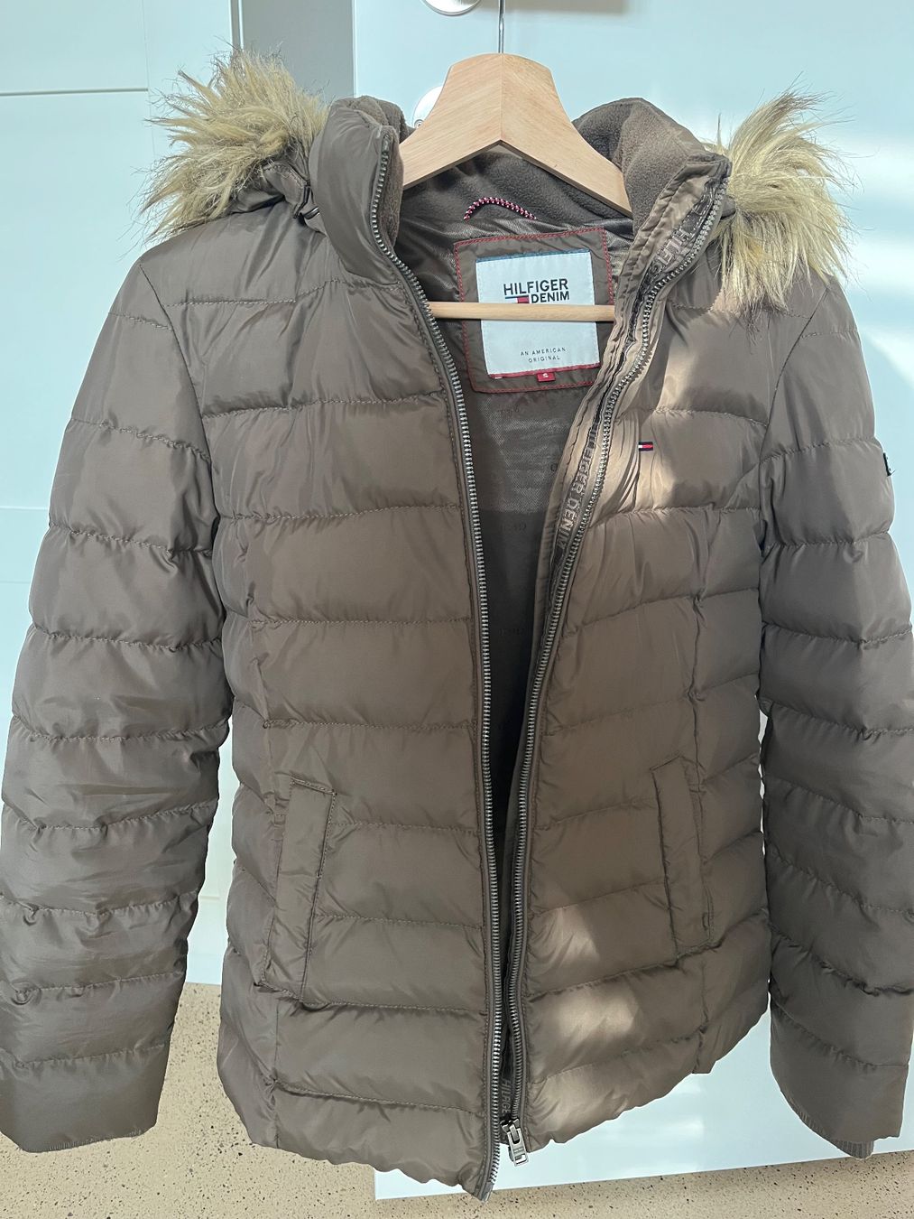 Tommy Hilfiger Jacken: Damenjacke Tommy Hilfiger – Neu (gemäss Beschreibung) aus Brüttisellen von ako_7mlf 2
