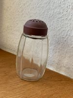 Antiker Glas-Streuer, Gewürzstreuer Bakelit Deckel