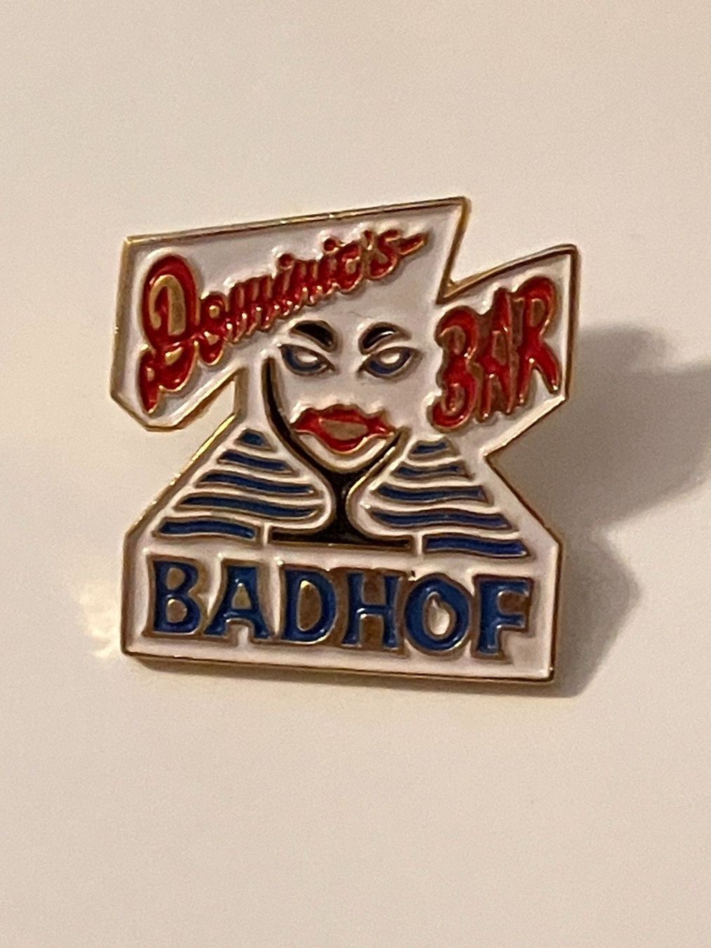 Placchette & Badge: 1 Pin Dominic's Bar Badhof – Usato da Basel venduto da djwwpp