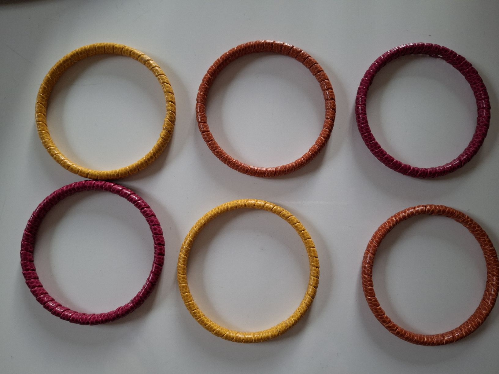 Altri gioielli: Lot de bracelets colorés  – Usato da Lausanne venduto da Cognitia 1