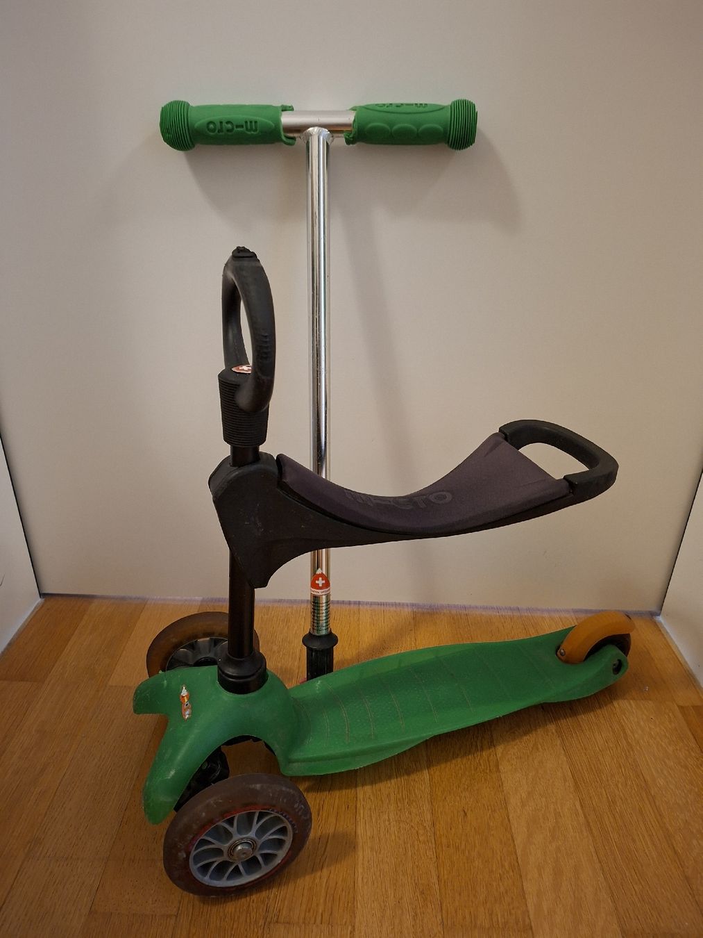 Micro Kickboard: Micro Scooter Mini 3in1 mit Sitz – Gebraucht aus Balterswil von Steineparadies