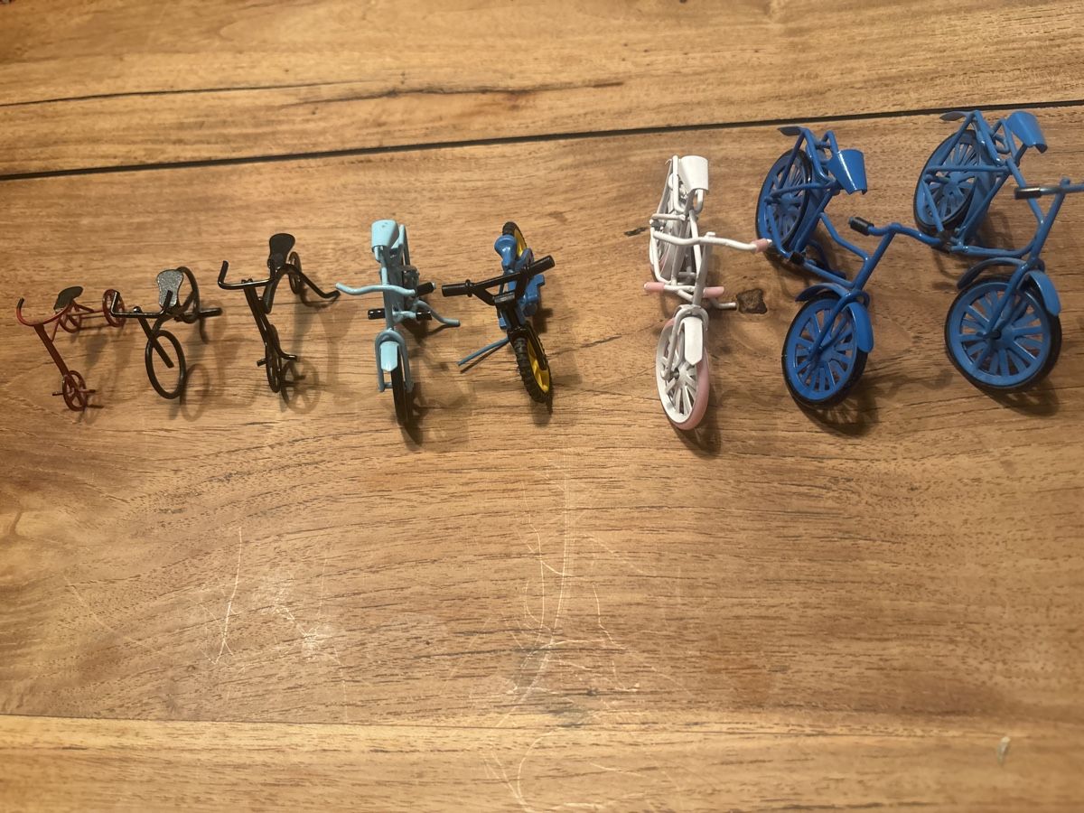 Tutte le decorazioni: Miniaturvelos  – Usato da Kriens venduto da Wundertuete17