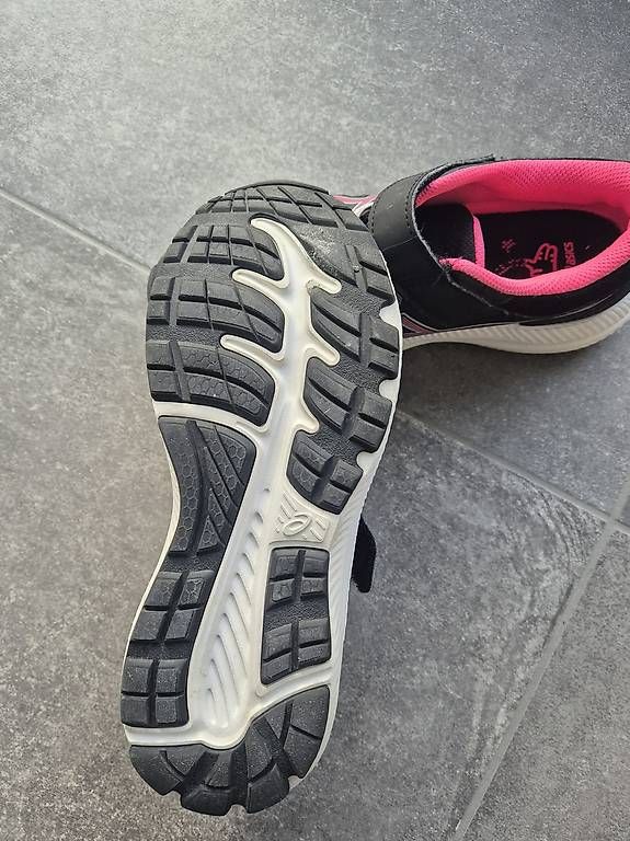 Asics Schuhe für Jungen: Asics Turnschuhe Grösse 35 – Gebraucht aus Moosseedorf von shu_xbn8 3