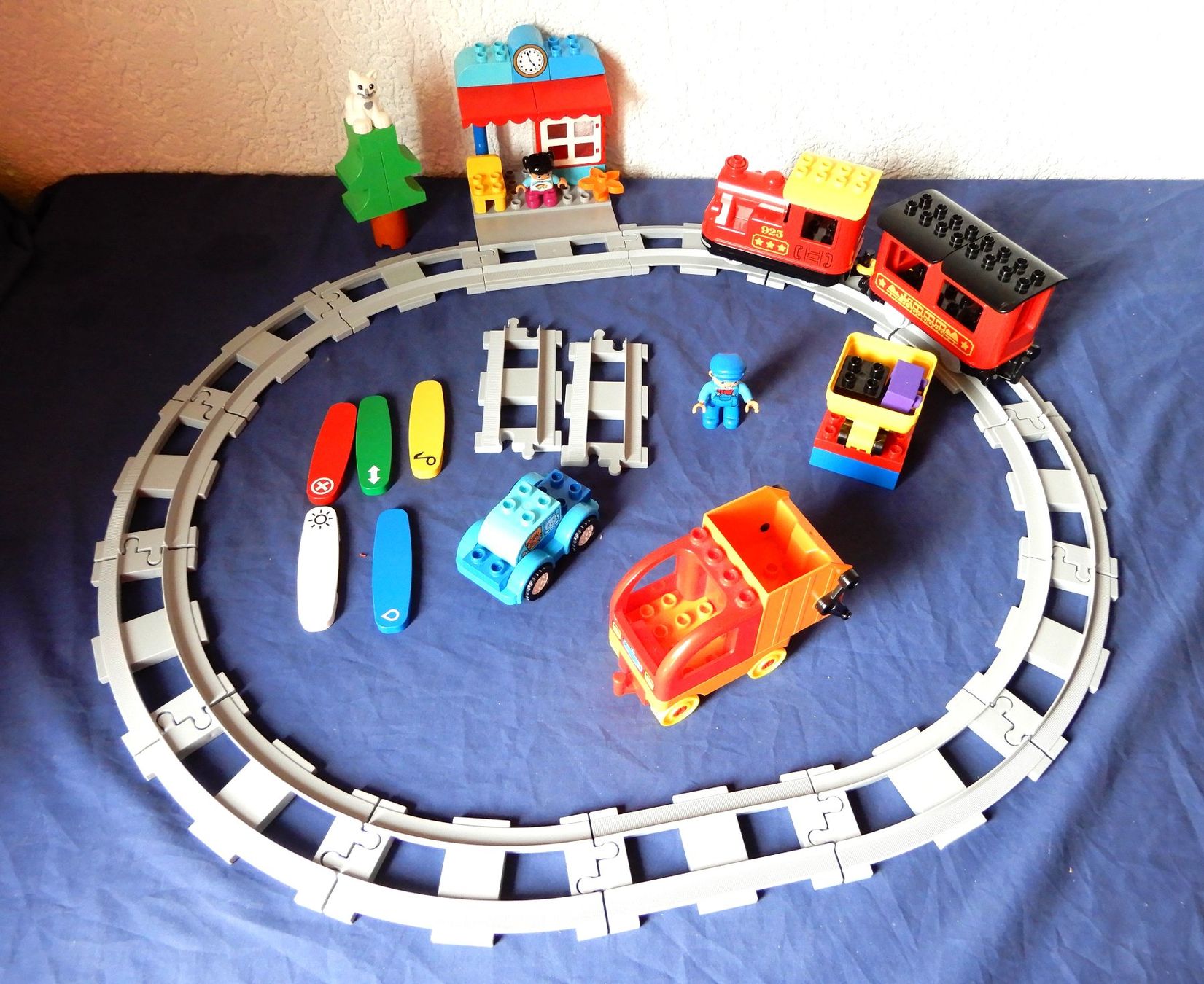 Lego Kit di costruzioni: Duplo Dampfeisenbahn 10874 + Auto + Müllabfur – Usato da Senèdes venduto da tintinette43