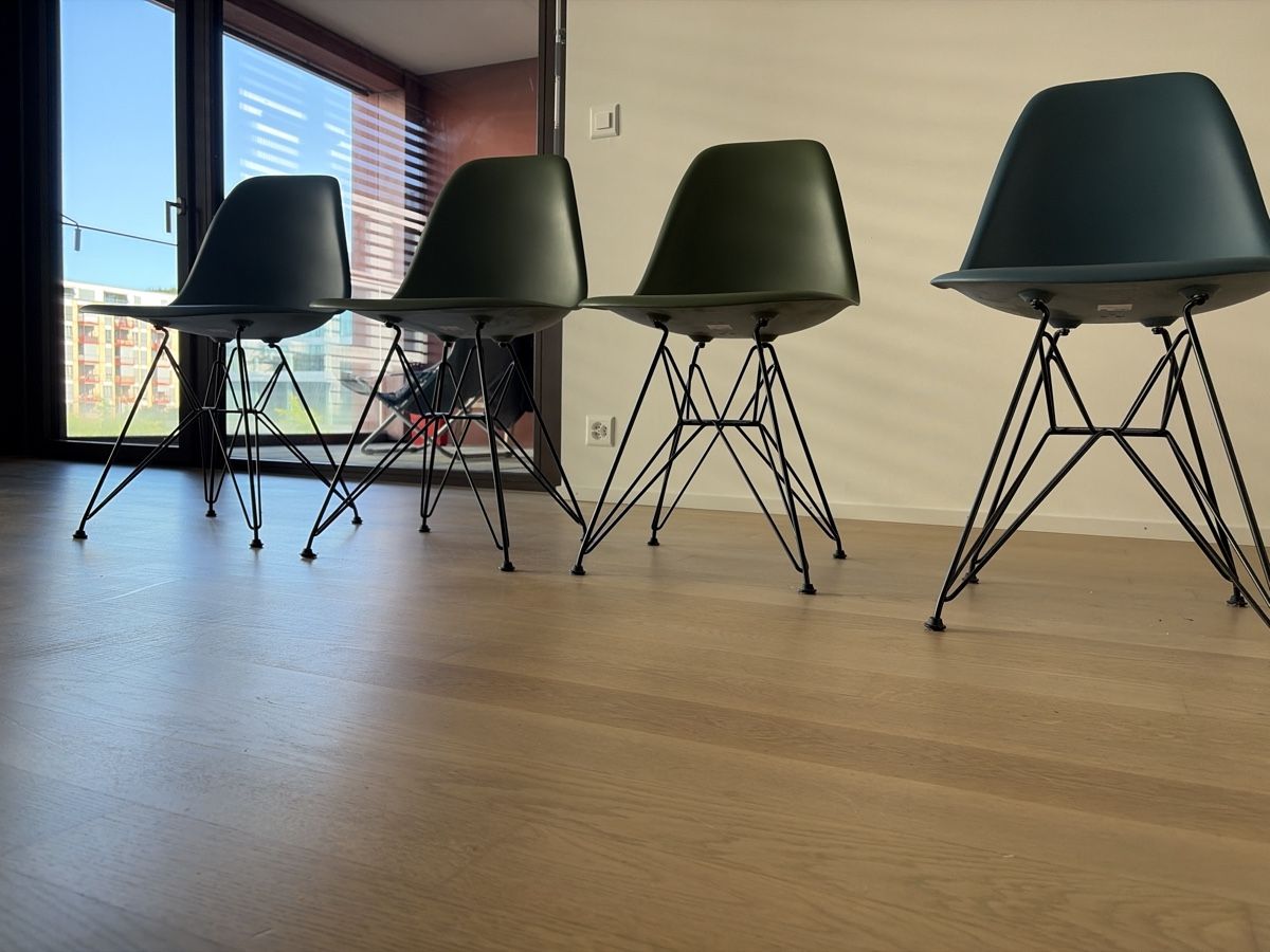 Vitra Sedie: Vitra Eames Stühle (4 Stück) – Usato da Winterthur venduto da dom_7jq2 1