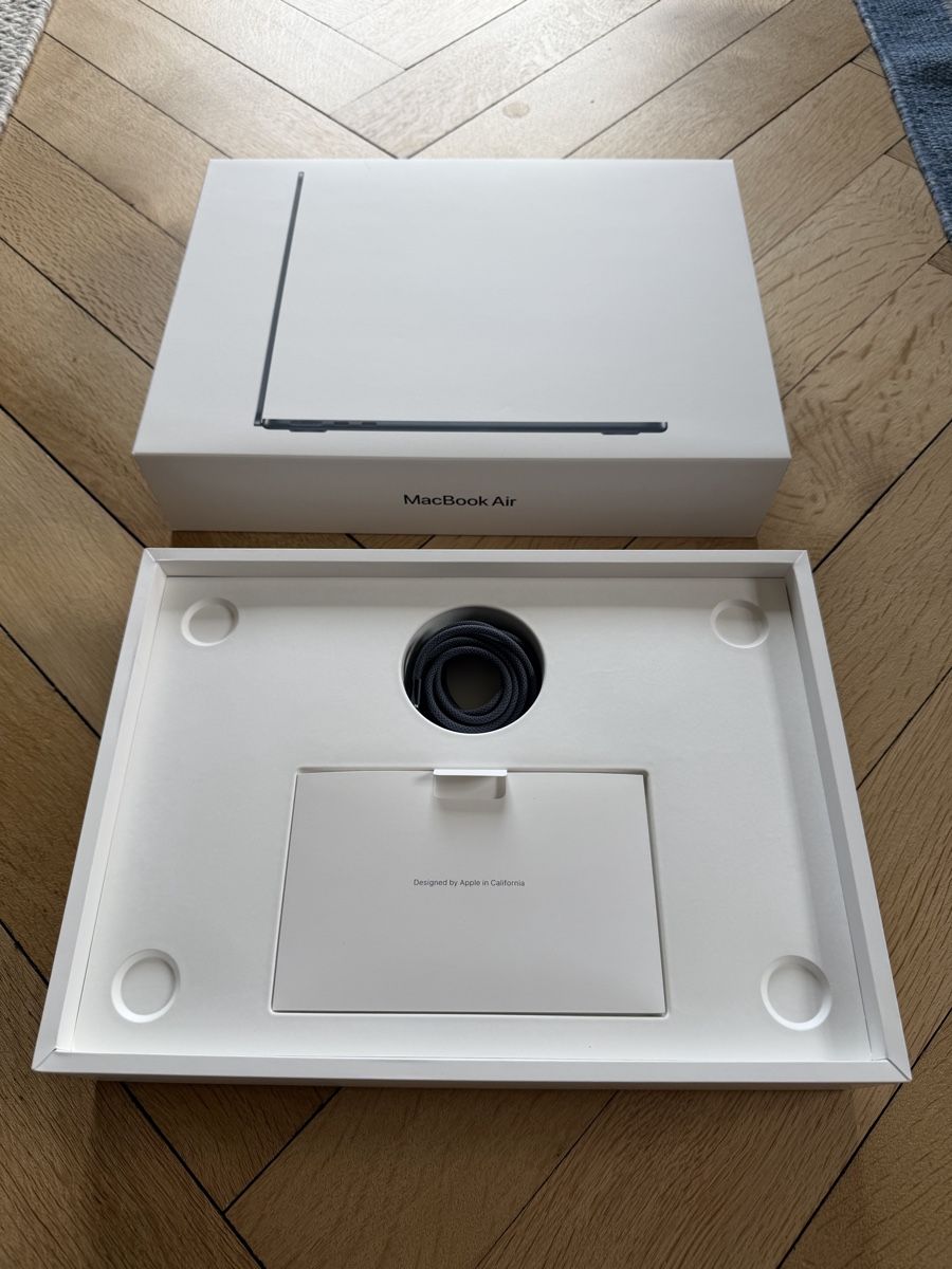 Apple Notebook: 13in M3 MacBook Air - 8 GB / 2 TB – Usato da Zürich venduto da db4 2
