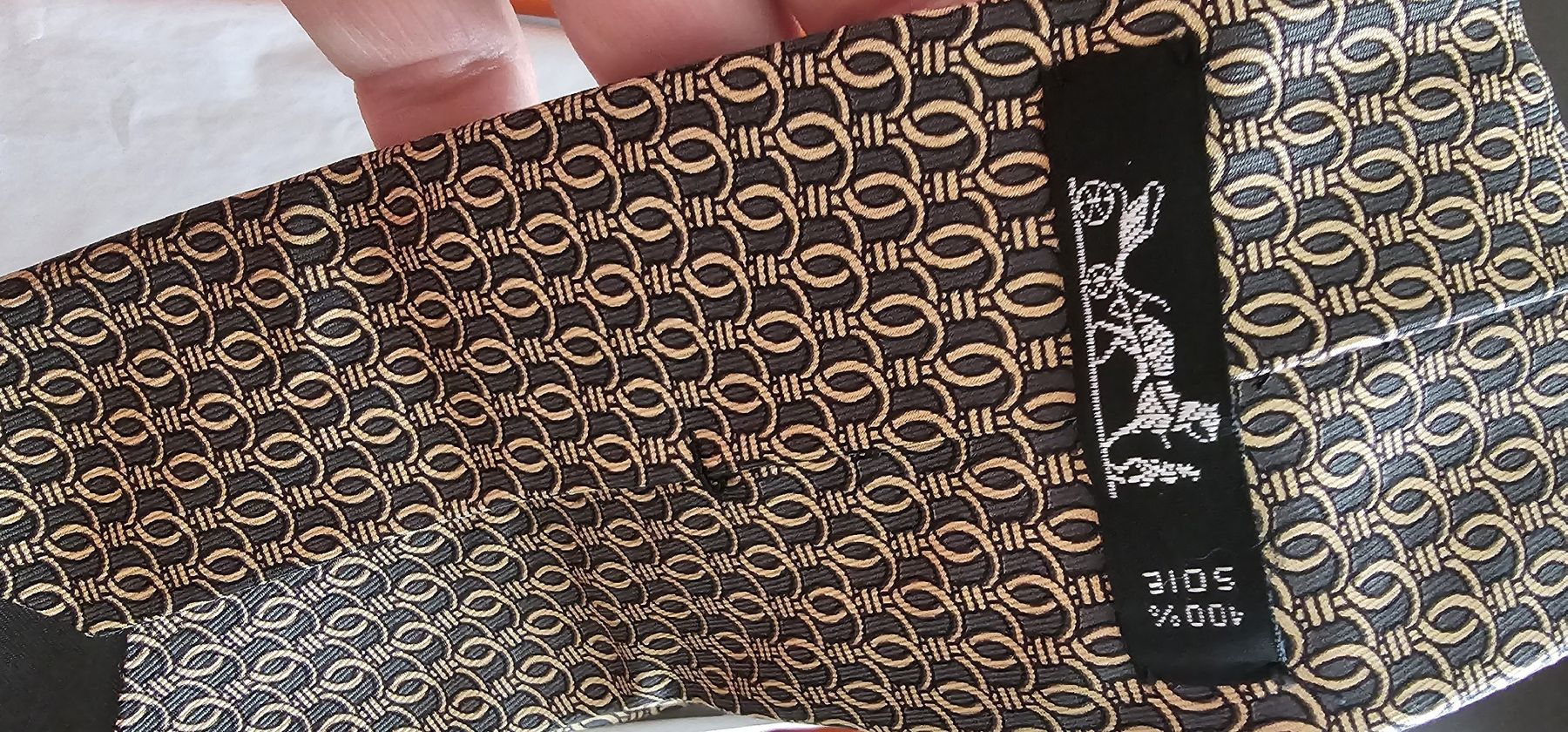 Hermès Cravates: Elegante Hermès Krawatte 100% Seide – Neuf (Voir description) à Riedikon par Winter21. 2
