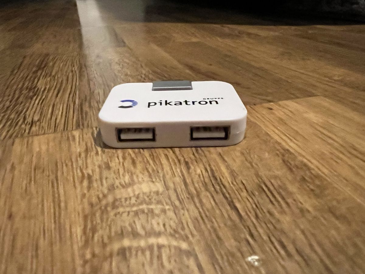 Laufwerke & Adapter: USB Stecker (1 outlet zu 4 outlets) – Gebraucht aus Freidorf TG von sarotiko 2