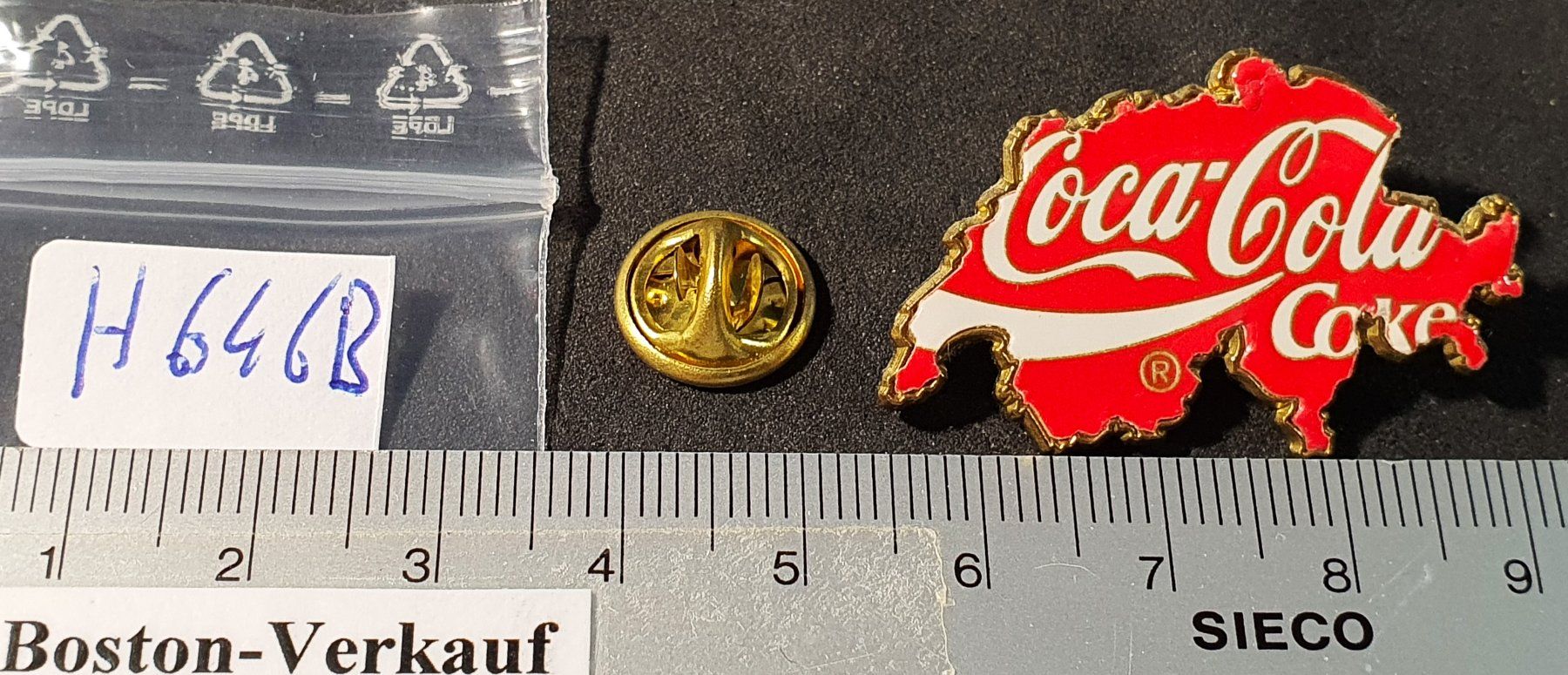 Placchette & Badge: H646B - Pin Coca Cola Coke Schweiz – Usato da Reinach BL venduto da Boston-Verkauf 1