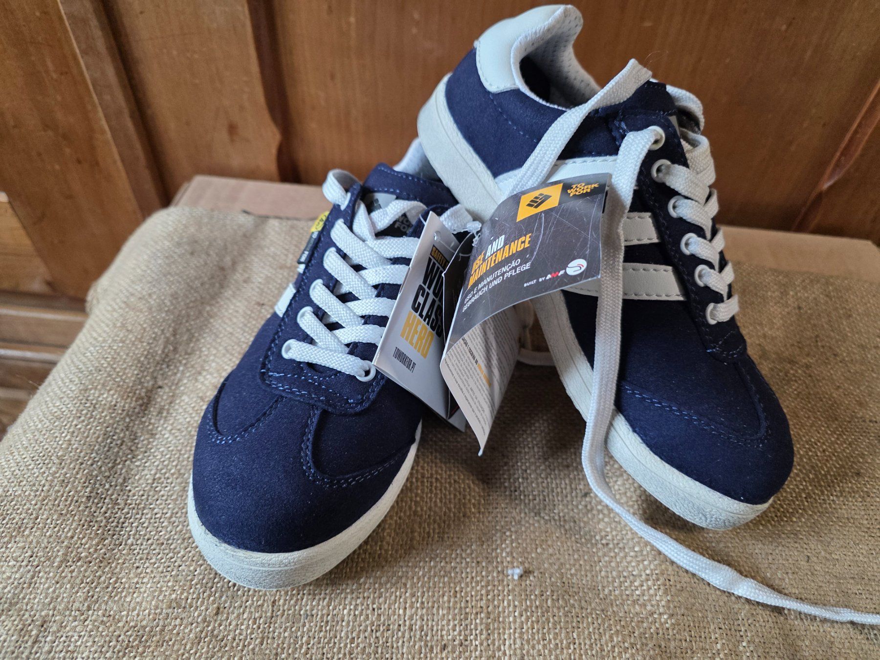 Herrenschuhe: NEU: Sicherheits Schuhe Working Class Half Pipe Gr. 35 – Neu und originalverpackt aus Walterswil BE von Lonitti