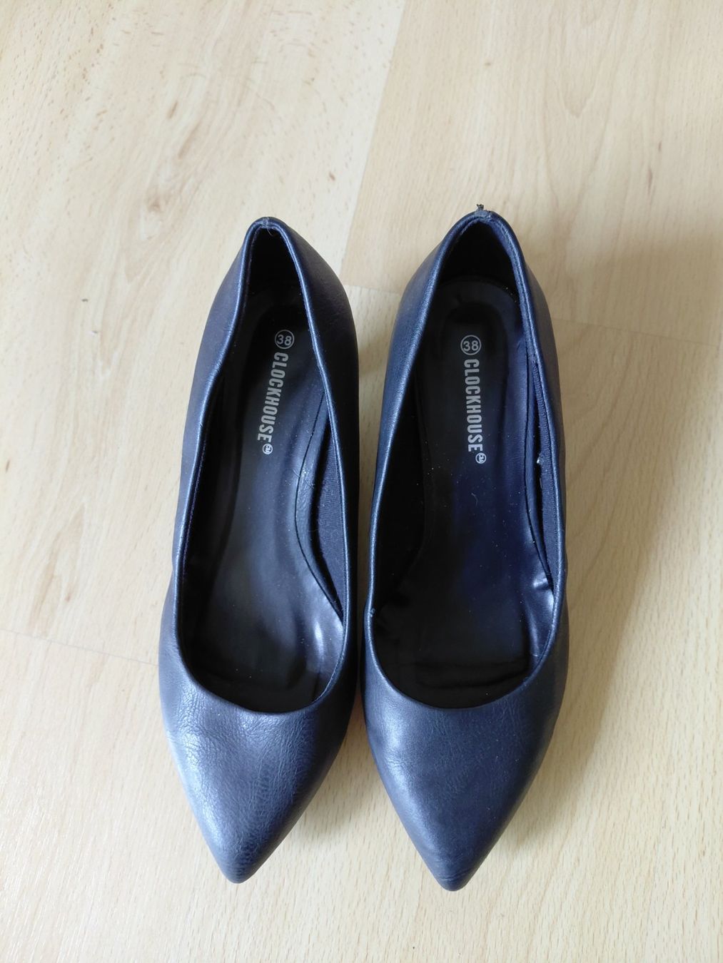 Scarpe da donna: Schwarze Pumps Gr. 38 mit kleinem Absatz – Usato da Seftigen venduto da man_tr96 2