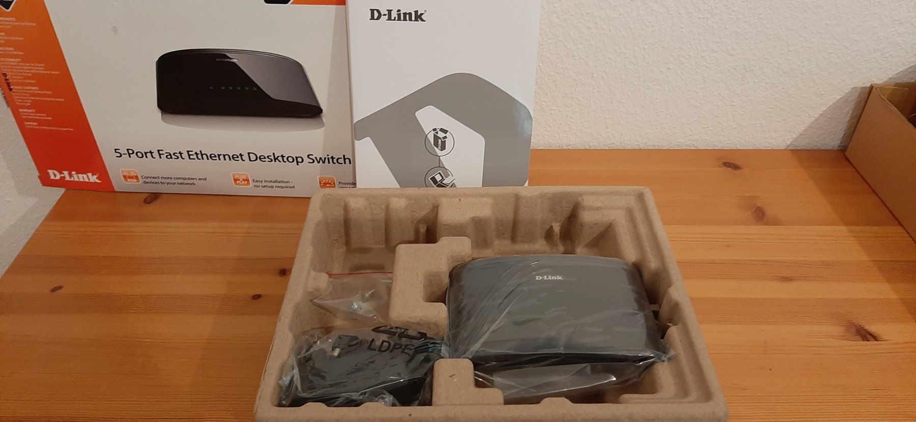 Dlink Hub & Switch: Verkaufe D - Link Switch und roline - Hub, beides neu – Nuovo e nell'imballaggio originale da Wiesendangen venduto da pau_56xn 7