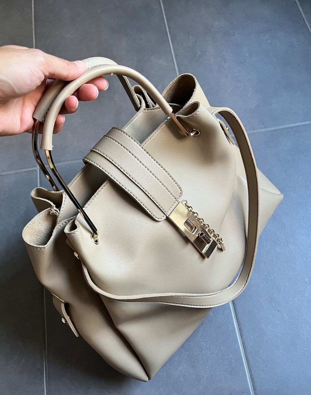 Taschen für Damen: YOKI Elegant/Chic Beige Hand-Shoulder Bag, Gold Hardware – Gebraucht aus Zofingen von lis_7xzz 1