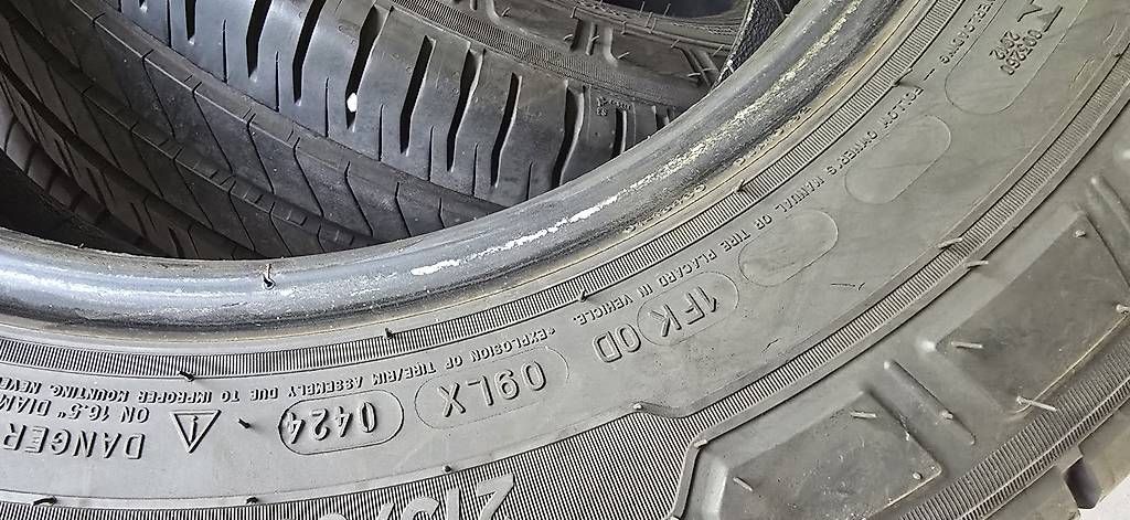 Michelin Pneumatici & Ruote complete: 1 Satz Michelin 215/65R16C – Usato da Kulmerau venduto da Turbo140 1
