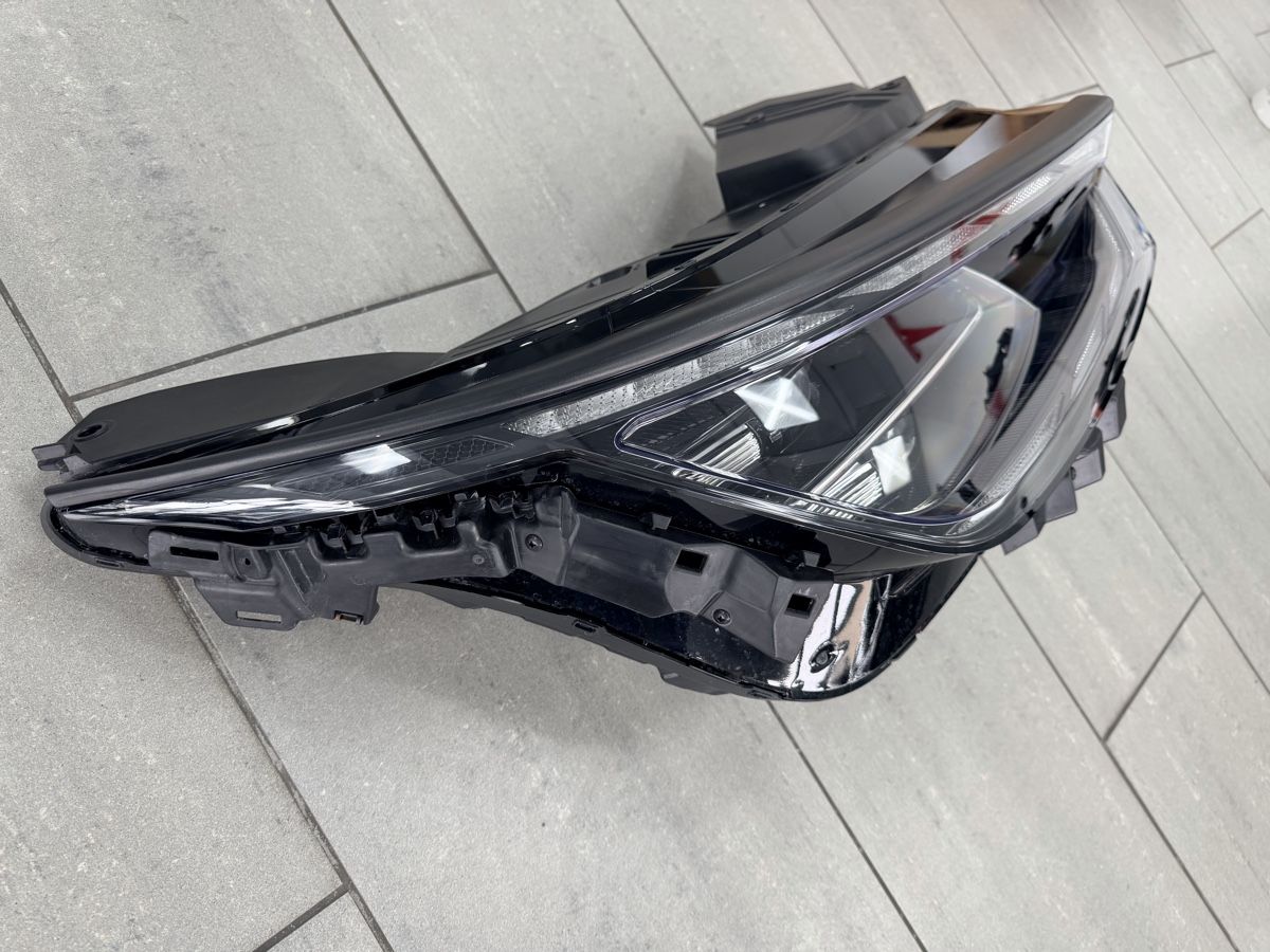 Kia Fari: Scheinwerfer KIA EV6 – Usato da Hochdorf venduto da K.Kari 3
