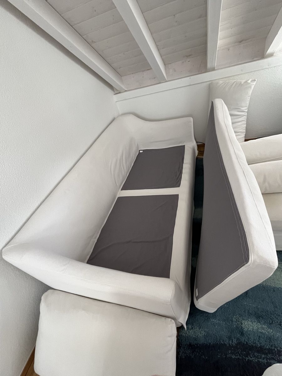 Divani: Ikea Färlöv 3-er Sofa und passende Sitzhocker – Usato da Zwingen venduto da schoggimuckibaer 3