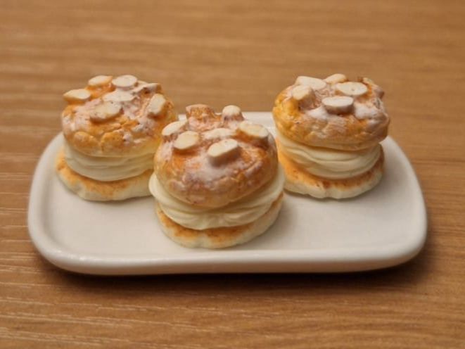 Case e mobili per bambole: Handmade Bienenstich Törtchen – Nuovo (secondo la descrizione) da Zürich venduto da HandmadeTinyFood