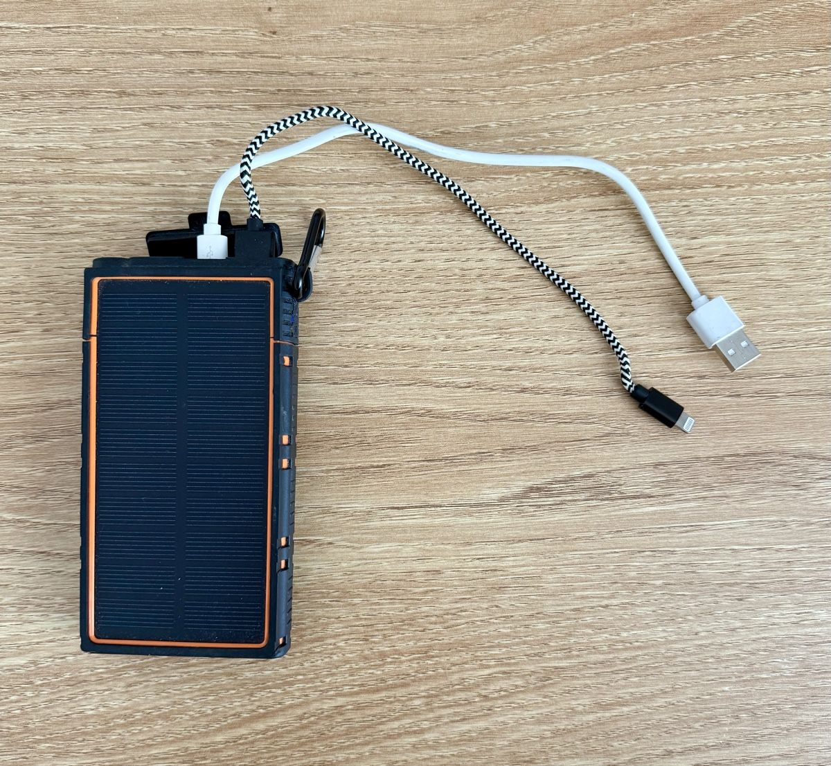 Ladegeräte: Powerbank mit integrierter Taschenlampe – Gebraucht aus Inwil von TheSwissEagle