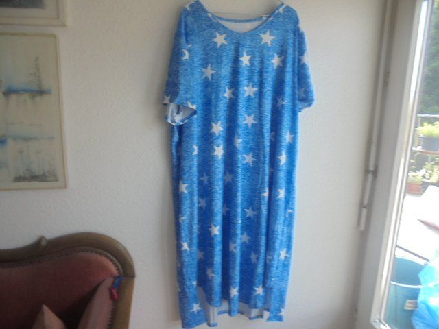 Negligees & Pigiami: Nachthemd hellblau mit Sternen Gr. 52-56 – Nuovo (secondo la descrizione) da Hinwil venduto da Glasperlen