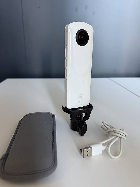 Ricoh Fotocamera: Ricoh Theta SC2 360 Grad Kamera mit Smallrig+Level – Usato da Bischofszell venduto da Nenga