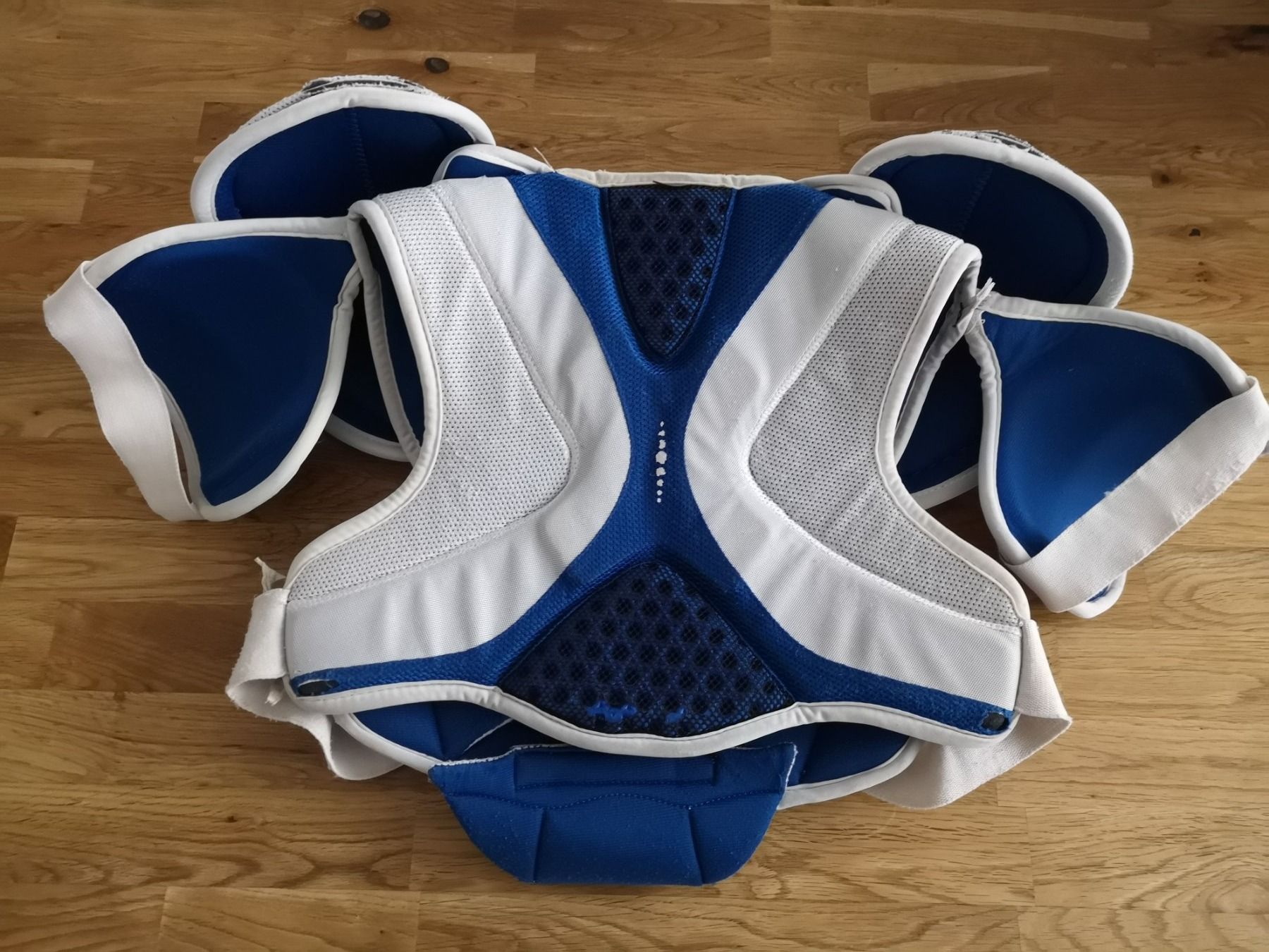 Protezioni & Imbottiture: Protektor Kinder Eishockey Ausrüstung Schulter Panzer – Usato da Merenschwand venduto da palyaa 2