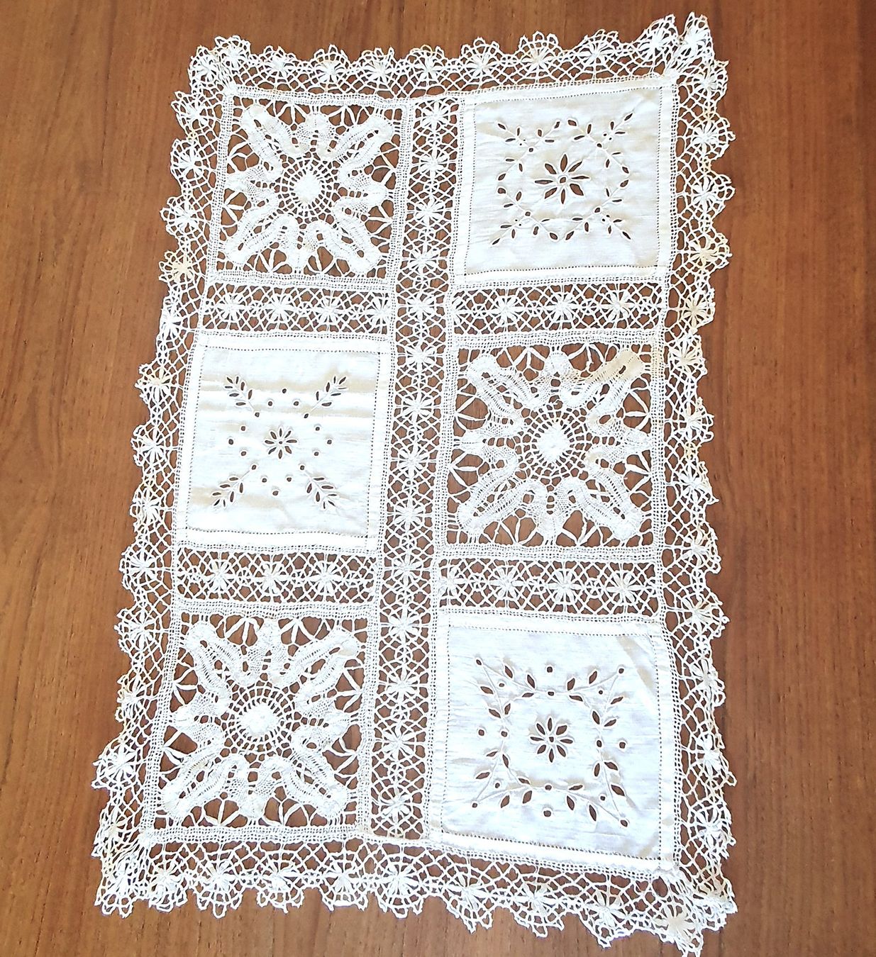 Altra biancheria da tavola: Napperon en dentelle, 65 x 45 cm – Usato da Lausanne venduto da venise001 8