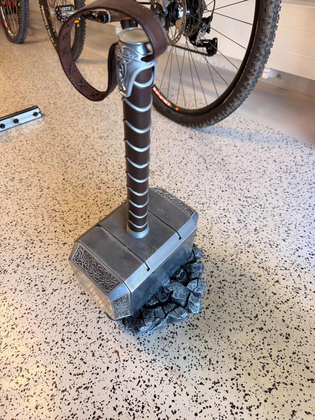 Marvel Figuren: Marvel Thor Hammer Replica – Neu (gemäss Beschreibung) aus Rupperswil von buergin01 1