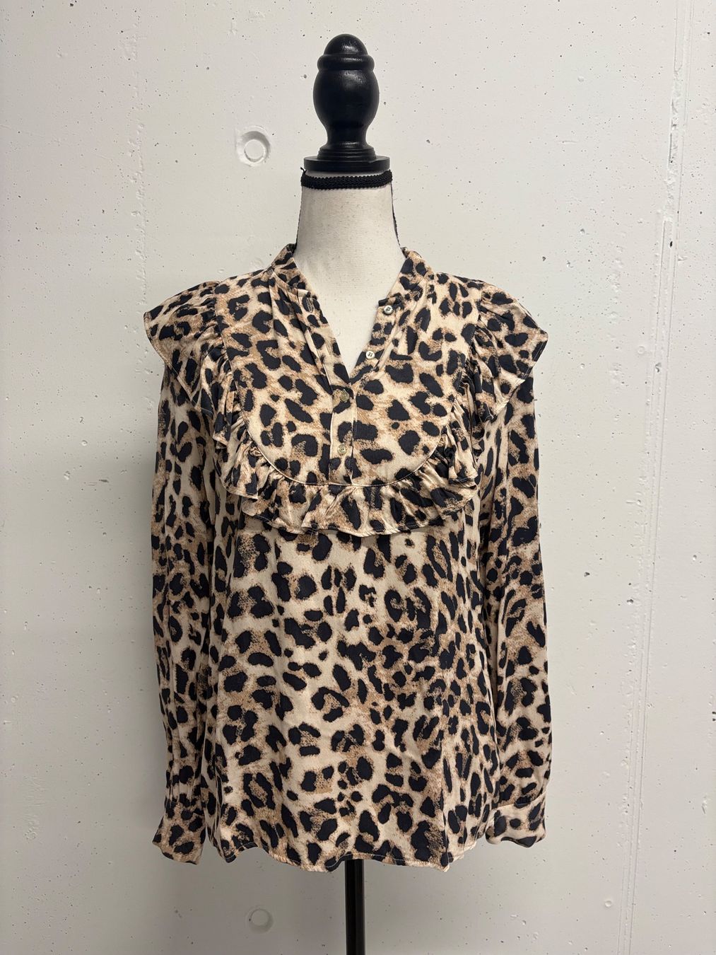 Blusen: Custommade Leichte Bluse mit Leo-Muster Gr. 38 Viskose – Neu (gemäss Beschreibung) aus Regensdorf von secondchancefashion