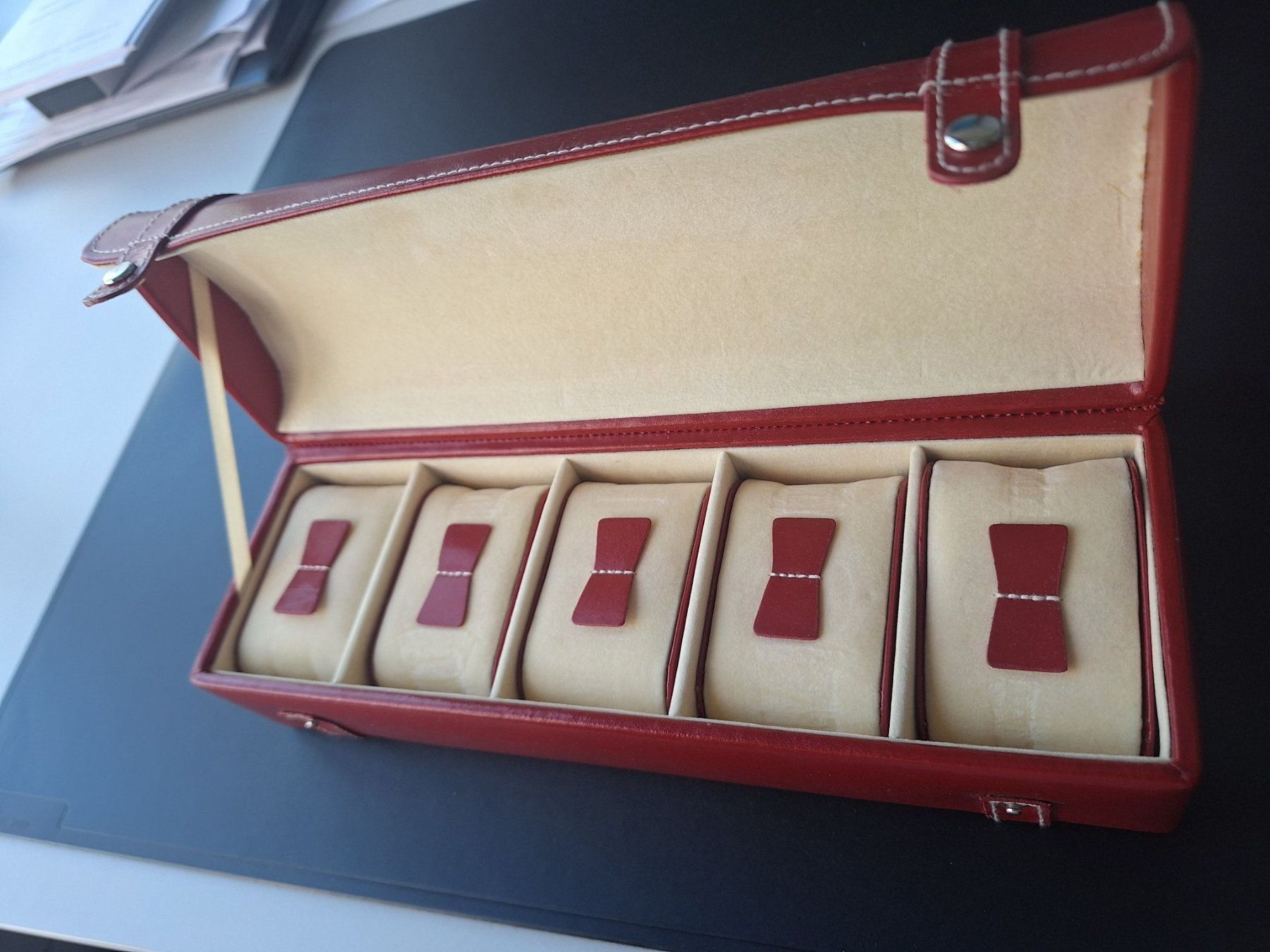 Scatole porta orologi: Uhren Aufbewahrungsbox – Usato da Allschwil venduto da SimauK 2