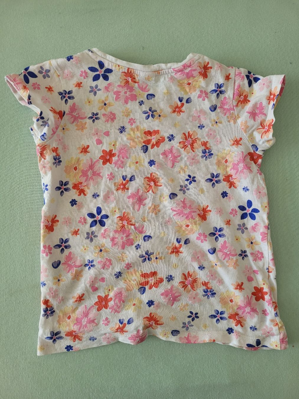 Blusen, T-Shirts & Tops: Mädchen T-Shirt mit Blumenmuster, Gr. 110 – Gebraucht aus Baar von KaSuHo 1