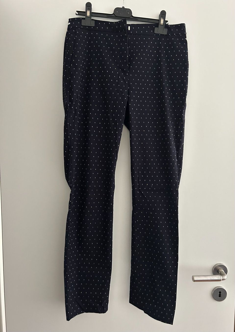 Zara Pantaloni: Hose,Zara,55% Viskose,37% Polyamide,4% Elastan, 4% Polyester – Usato da Binningen venduto da Rose_Basel
