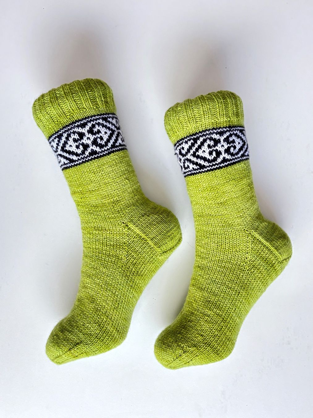 Calze: Handgestrickte Socken mit Einstrickmuster Grösse 38/39 – Nuovo e nell'imballaggio originale da Fislisbach venduto da handglismet
