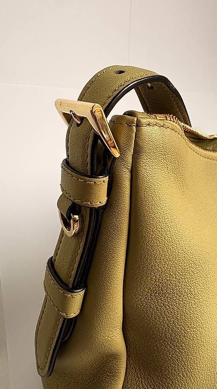Sacs femmes: Prada Aimée medium leather shoulder bag – D'occasion à Basel par kis_g8bg 2