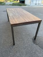Schöner massiver Eichentisch für Loft im industrial Design