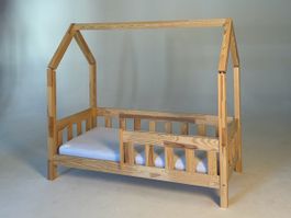 Treetale Bett mit hochwertiger Kindermatraze.