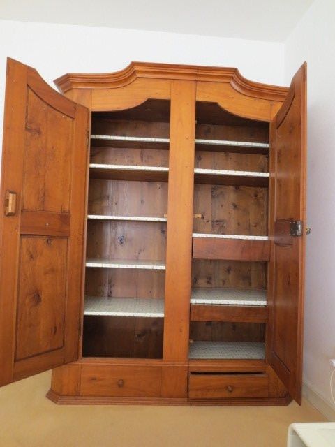 Armadi: Antiker Kirschbaumschrank – Usato da Basel venduto da Christallina 2