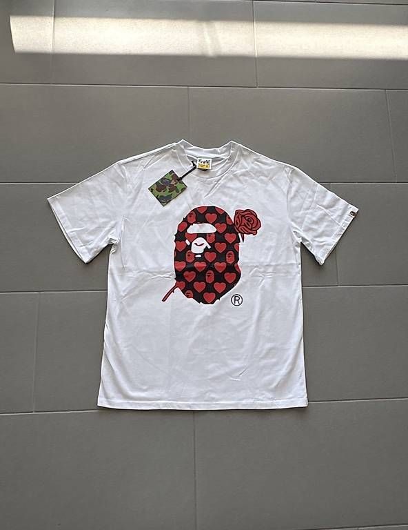 T-Shirts: Bape tshirt Rose M – Neu und originalverpackt aus Liestal von Adriennsely