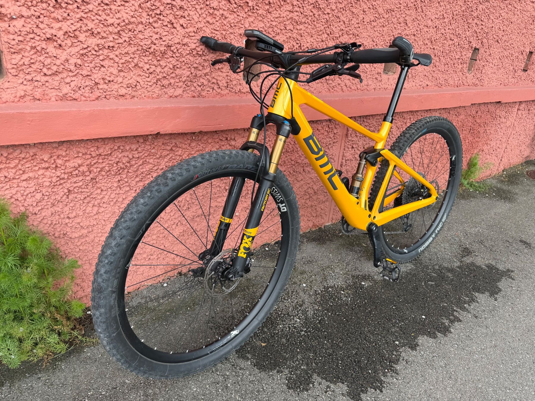 BMC Biciclette: BMC Fourstroke 01 One Gold Flake letze Change – Usato da Luzern venduto da Lightrooms