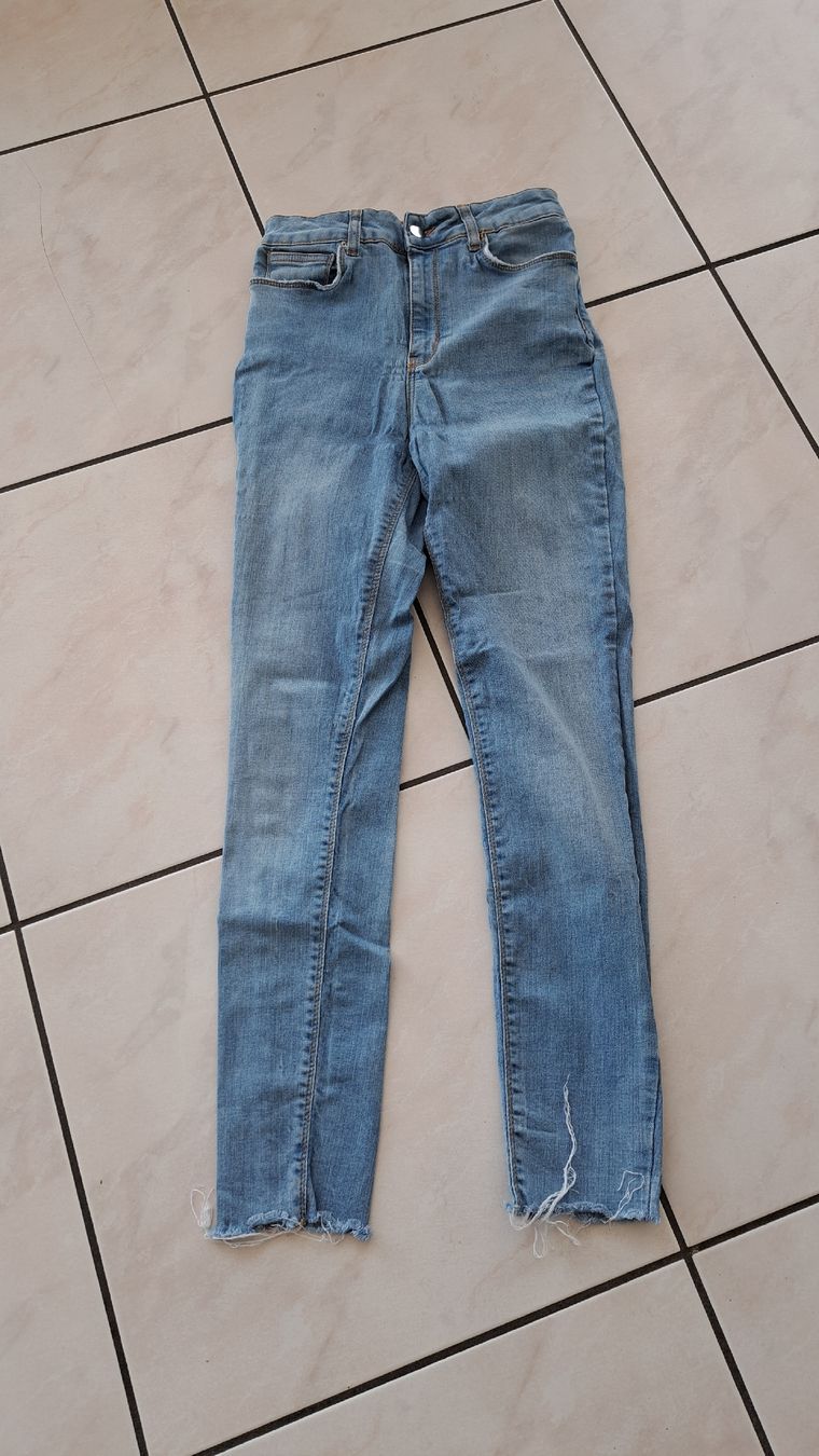 Pantaloni: jeans ONLY 34 – Nuovo (secondo la descrizione) da RIAZ venduto da Betty012