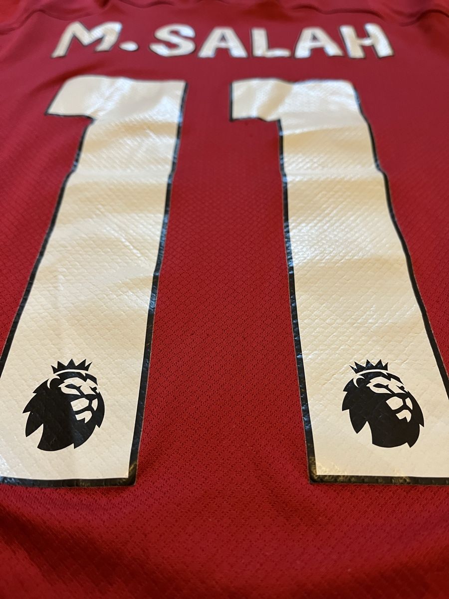 Liverpool Fc Scarpe, pantaloni & magliette da ginnastica:  Liverpool Trikot Salah  – Usato da Zürich venduto da Arch2 3