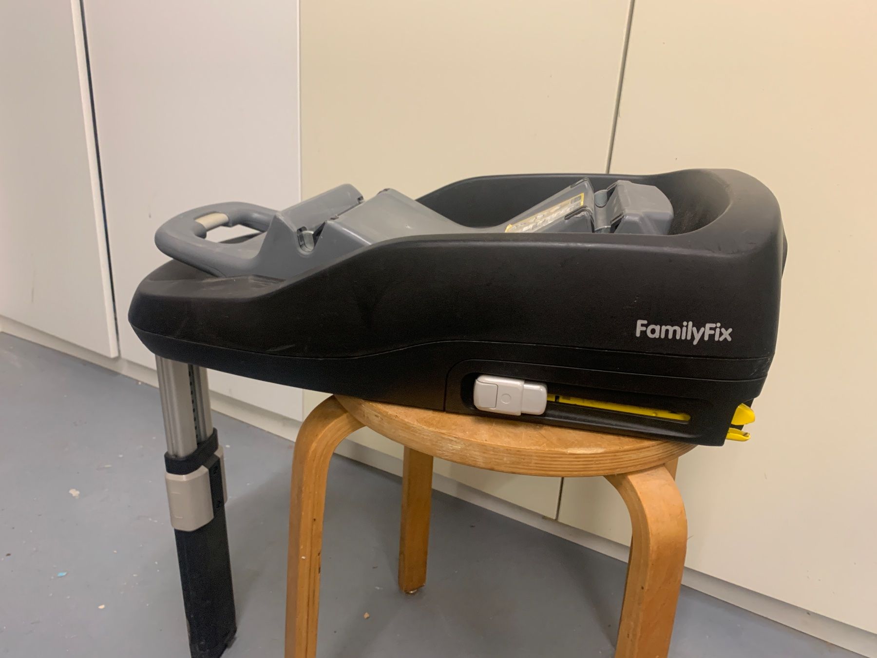 Wandhalterungen: Maxi-Cosi FamilyFix Base – Gebraucht aus Wildegg von Elefant42 1
