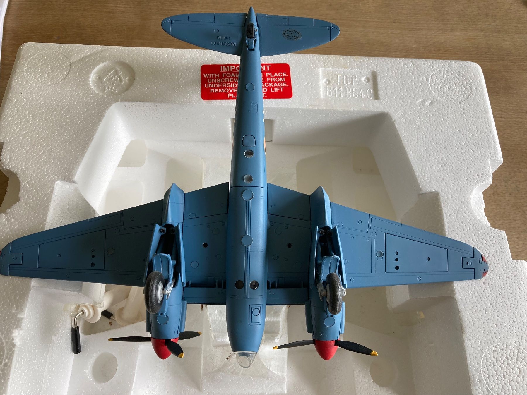 Franklin Mint Kit di modellismo & Modellini statici: Franklin Mint Armour Die-Cast D.H.Mosquito hellblau – Usato da Zürich venduto da Ghostdog64 3
