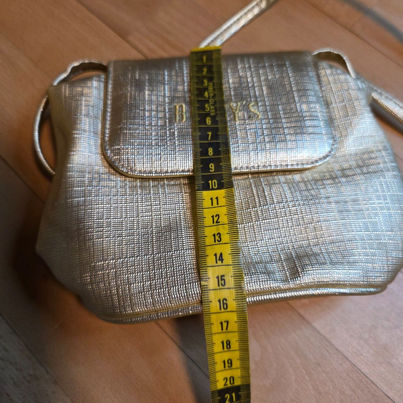Taschen für Damen: Goldene Umhängetasche  Top Zustand – Gebraucht aus Wald ZH von CapLux 7
