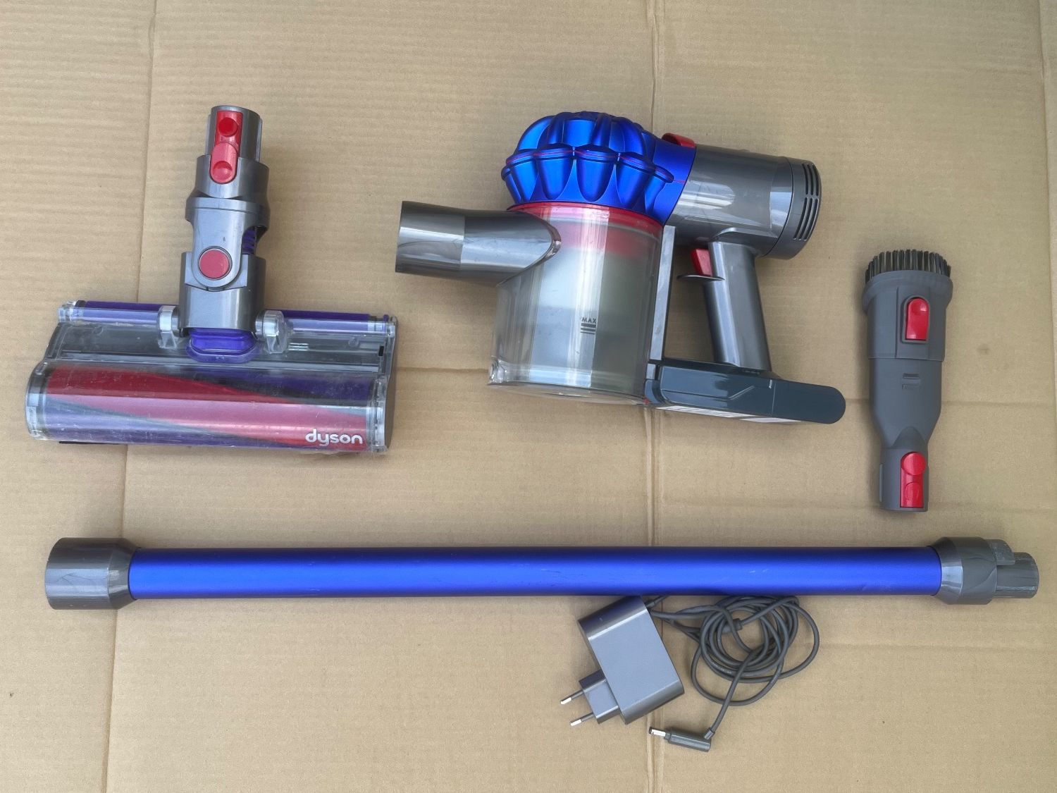Dyson Staubsauger & Zubehör: Dyson v7 Handstaubsauger – Gebraucht aus Magden von Hornet2 6