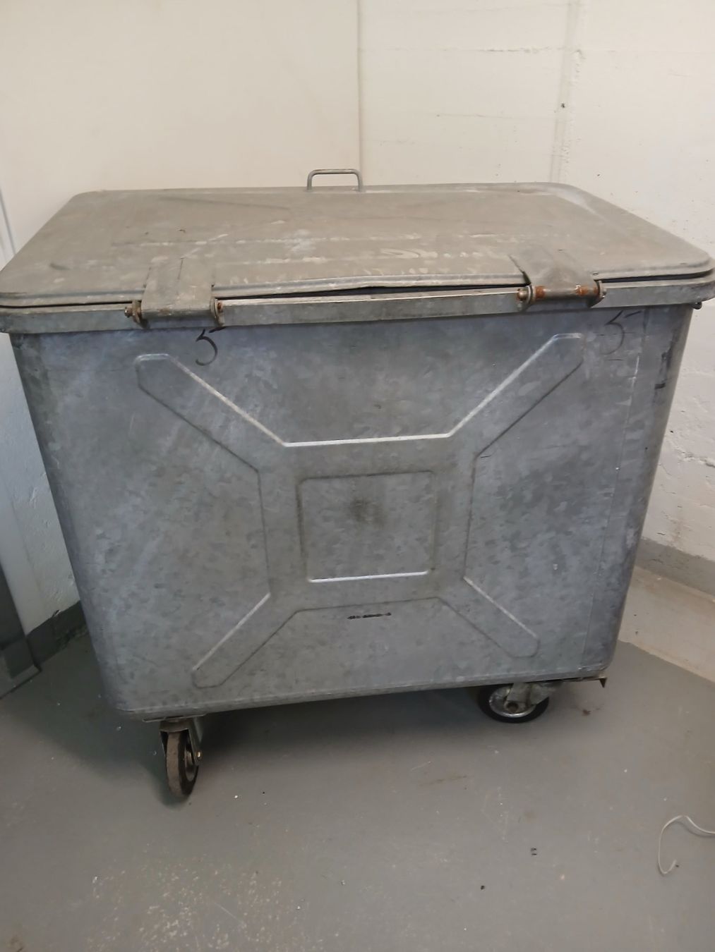 Sonstiges für Büro & Gewerbe: ABFALL CONTAINER 900 LITER – Gebraucht aus Eggenwil von wydl 2