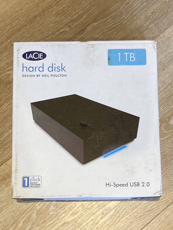Lacie Dischi rigidi: LaCie Externe Festplatte - Design by Poulton- 1 TB - USB 2.0 – Nuovo e nell'imballaggio originale da Herisau venduto da binguti