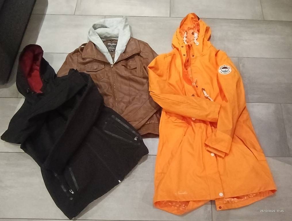 Cappotti: Vestes et manteaux – Usato da Granges-de-Vesin venduto da Flo802 1