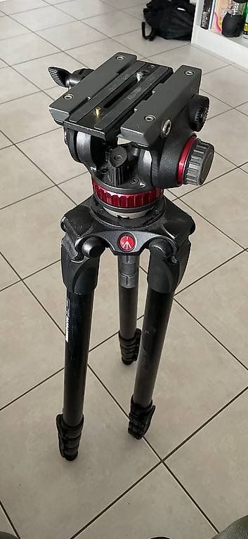 Manfrotto Stative & Köpfe: Trépied Manfrotto – Gebraucht aus Ardon von Savane 1