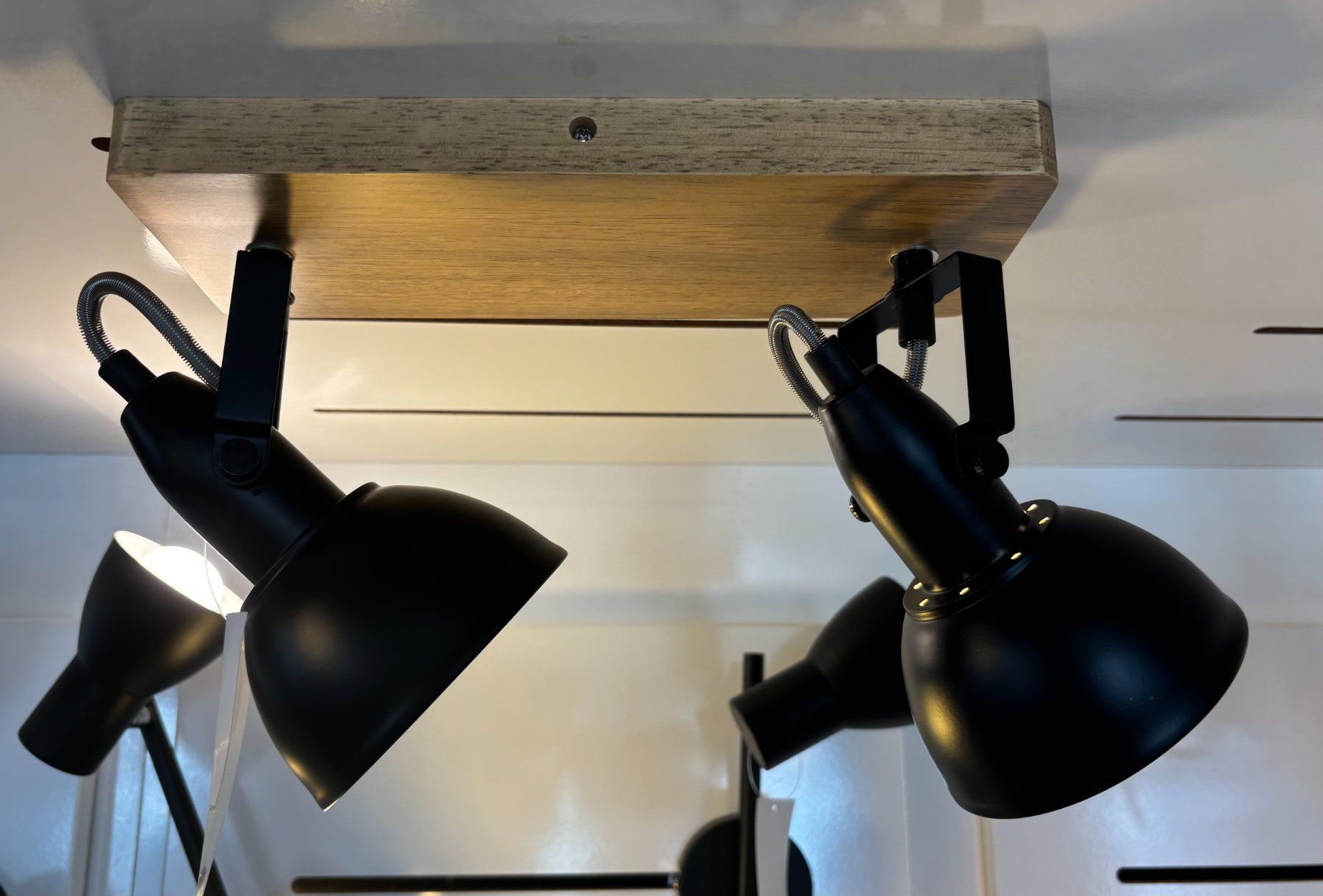 Lampadari & plafoniere: Deckenspot, schwenkbar, Holzbasis, Schwarz-Gold – Nuovo (secondo la descrizione) da Walenstadt venduto da WEW8880